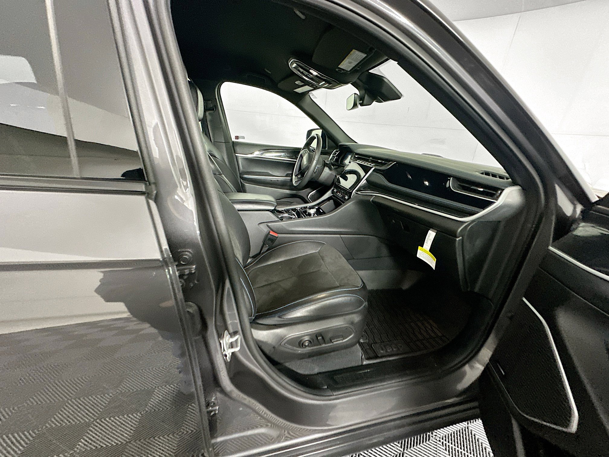 Used 2022 Jeep Grand Cherokee Trailhawk image 31