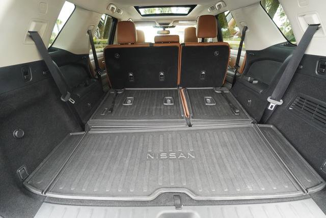 Used 2022 Nissan Pathfinder Platinum w/ Cargo Package image 37