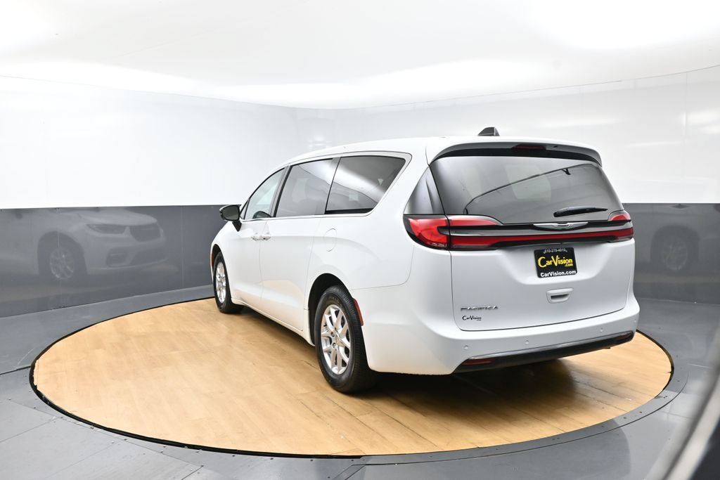 Used 2024 Chrysler Pacifica Touring-L FWD image 44