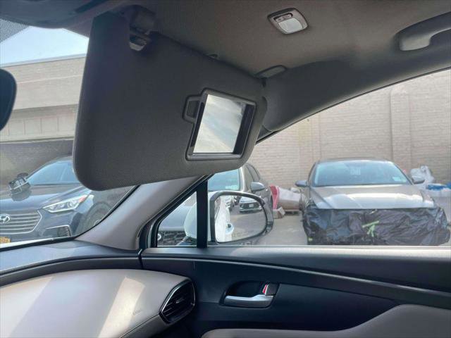 Used 2023 Hyundai Santa Fe SEL Premium image 31
