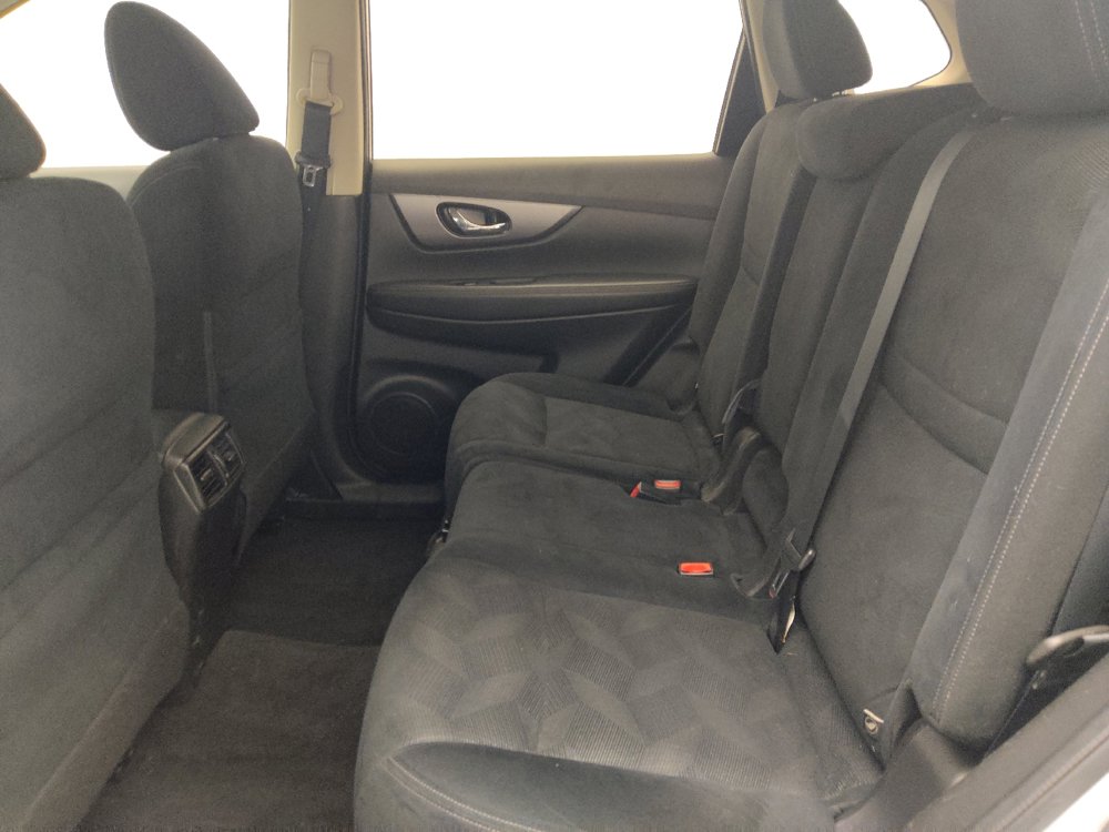 Used 2016 Nissan Rogue S FWD image 18