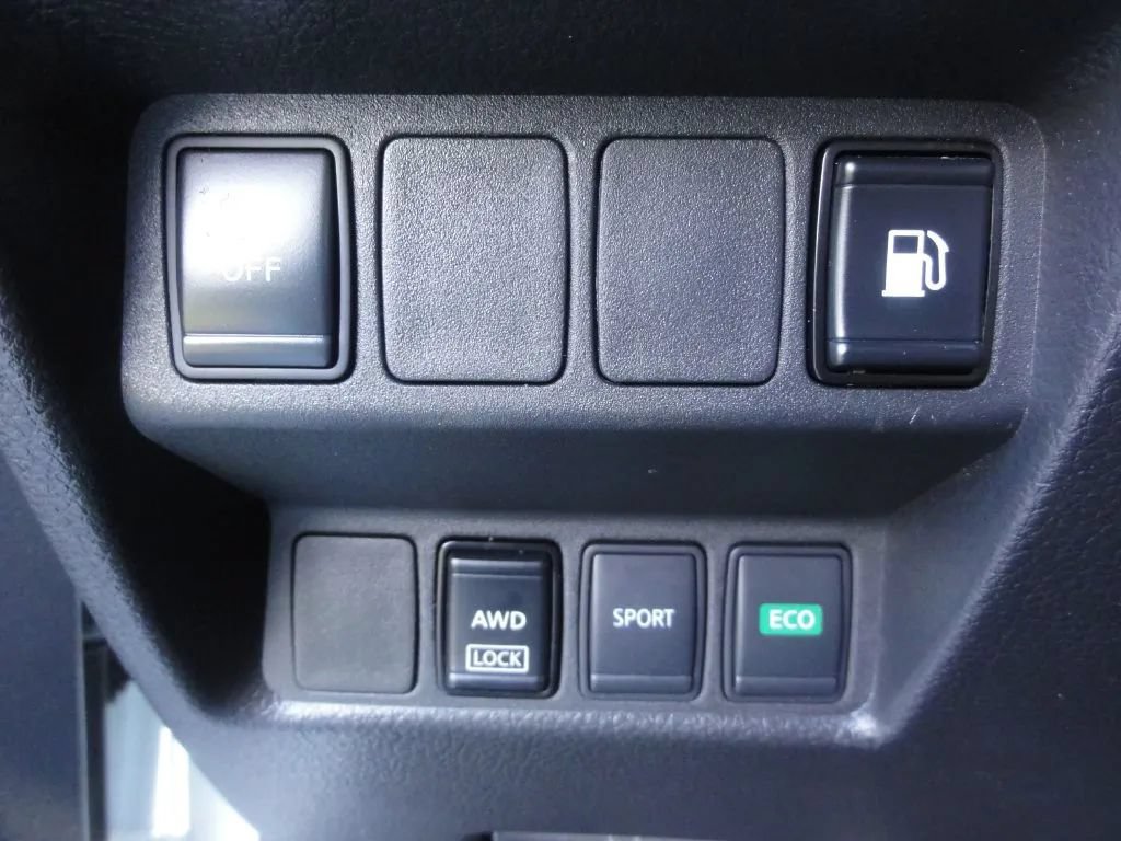 Used 2018 Nissan Rogue S AWD/4WD image 23