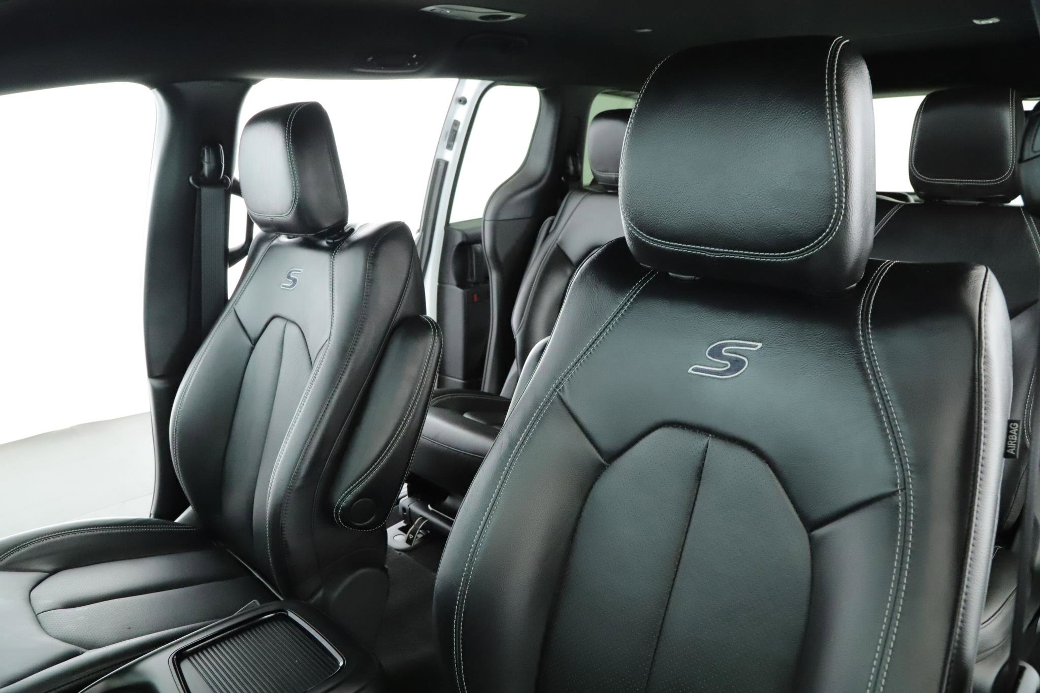 Used 2022 Chrysler Pacifica Touring-L w/ S Appearance Package image 6