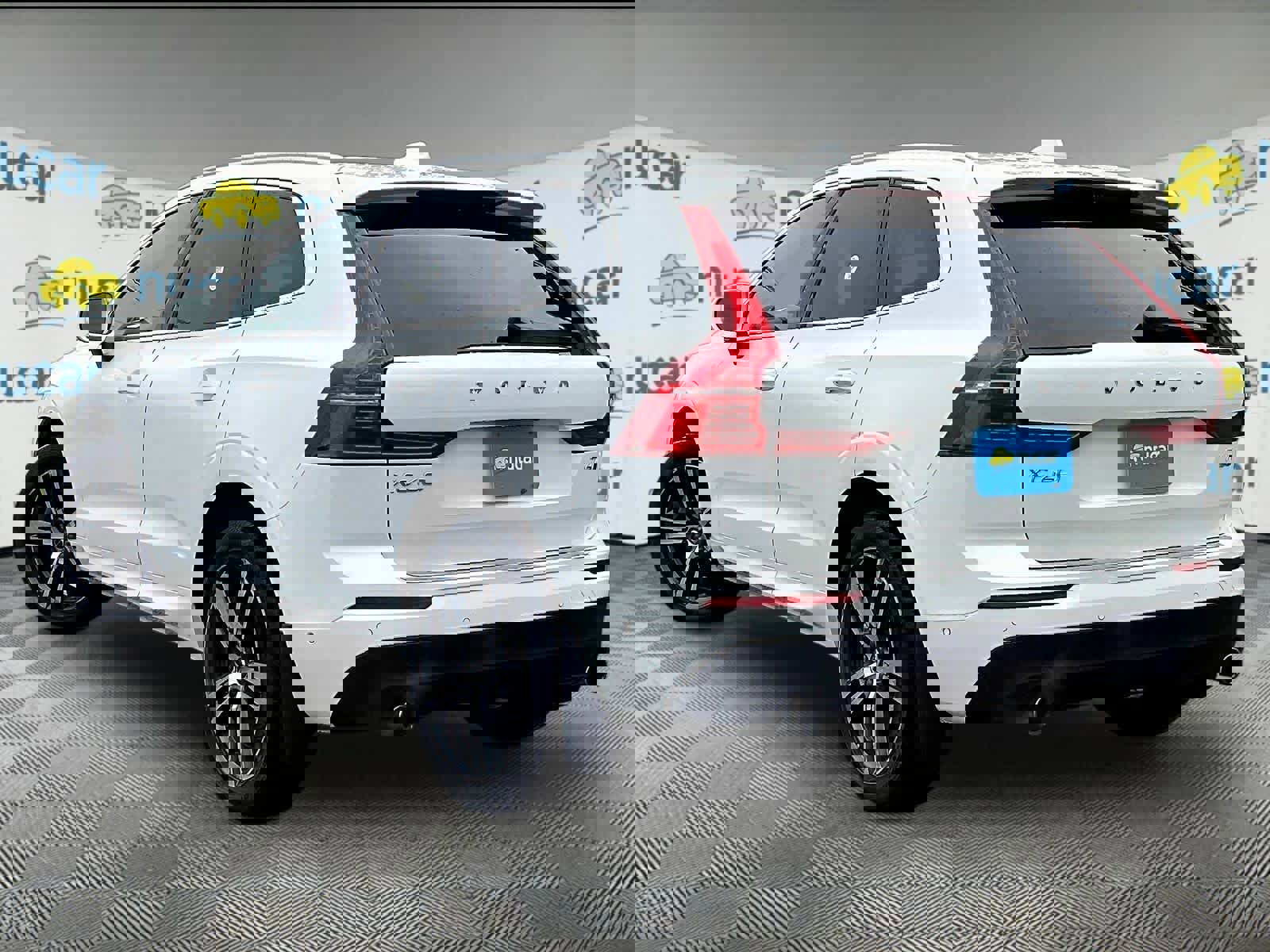 Used 2019 Volvo XC60 T6 Momentum w/ Multimedia Package image 4