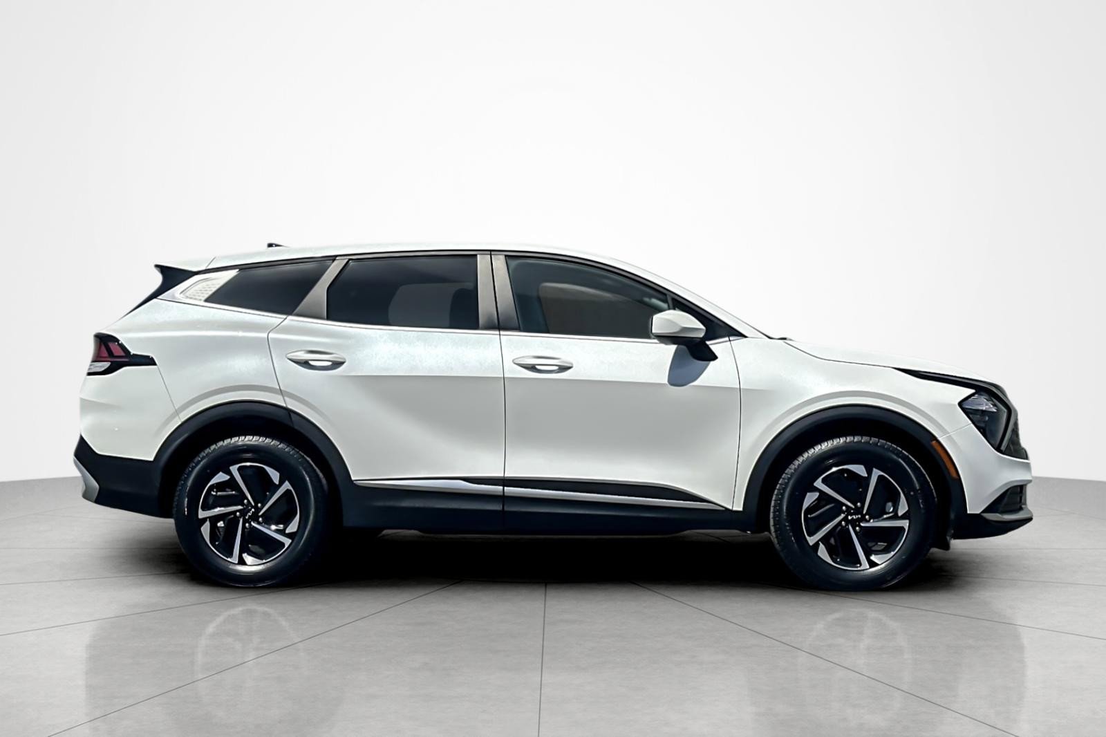 Used 2023 Kia Sportage LX AWD/4WD image 6
