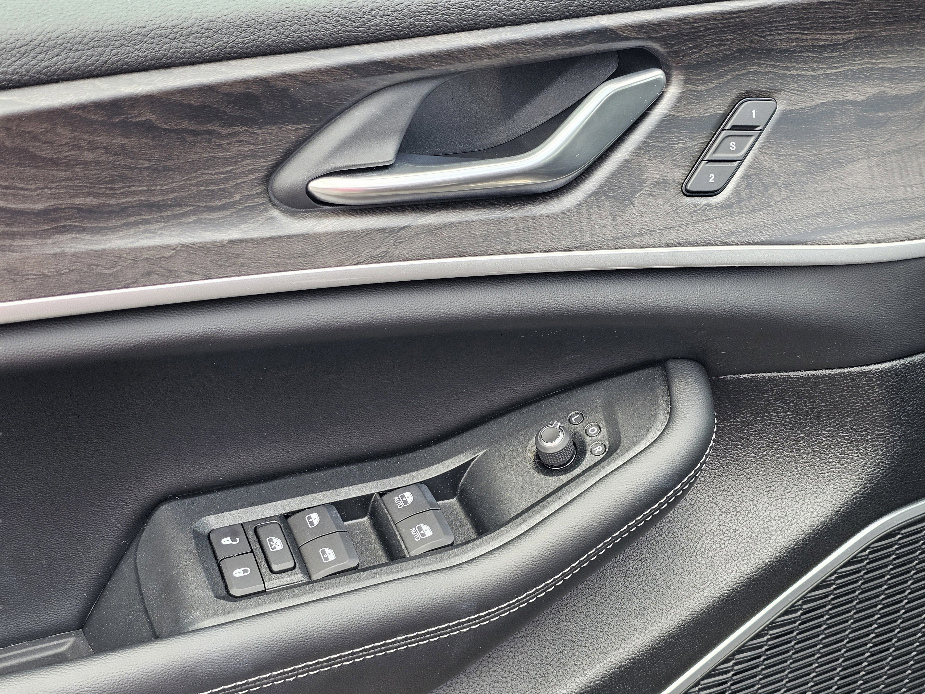 New 2026 Jeep Grand Cherokee Limited RWD image 16