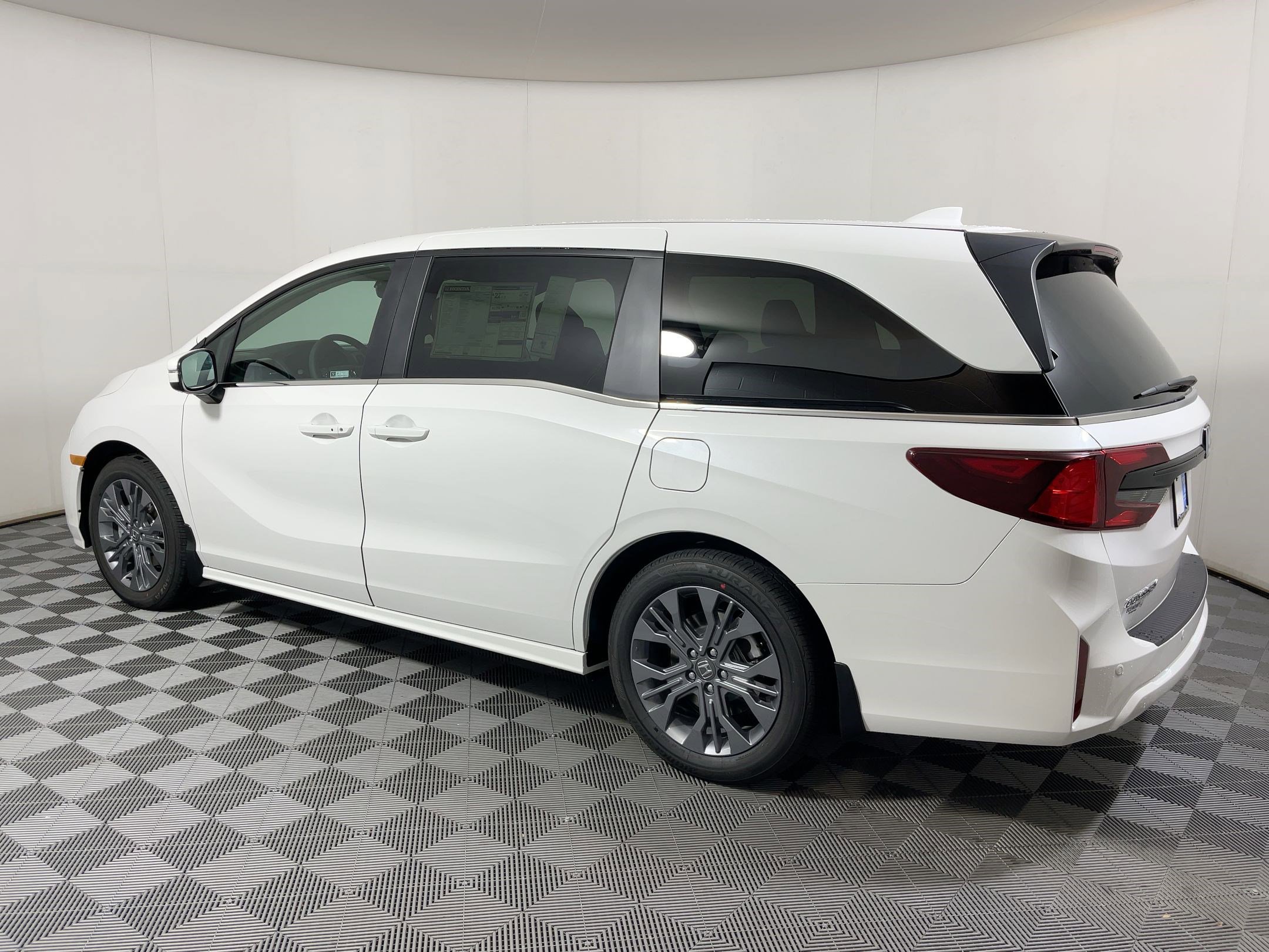 New 2026 Honda Odyssey Touring image 2