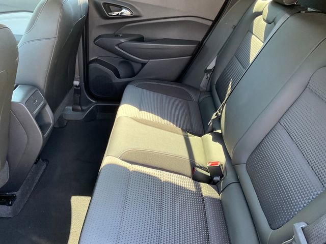 Used 2025 Chevrolet Trax LT w/ Sunroof Package image 16