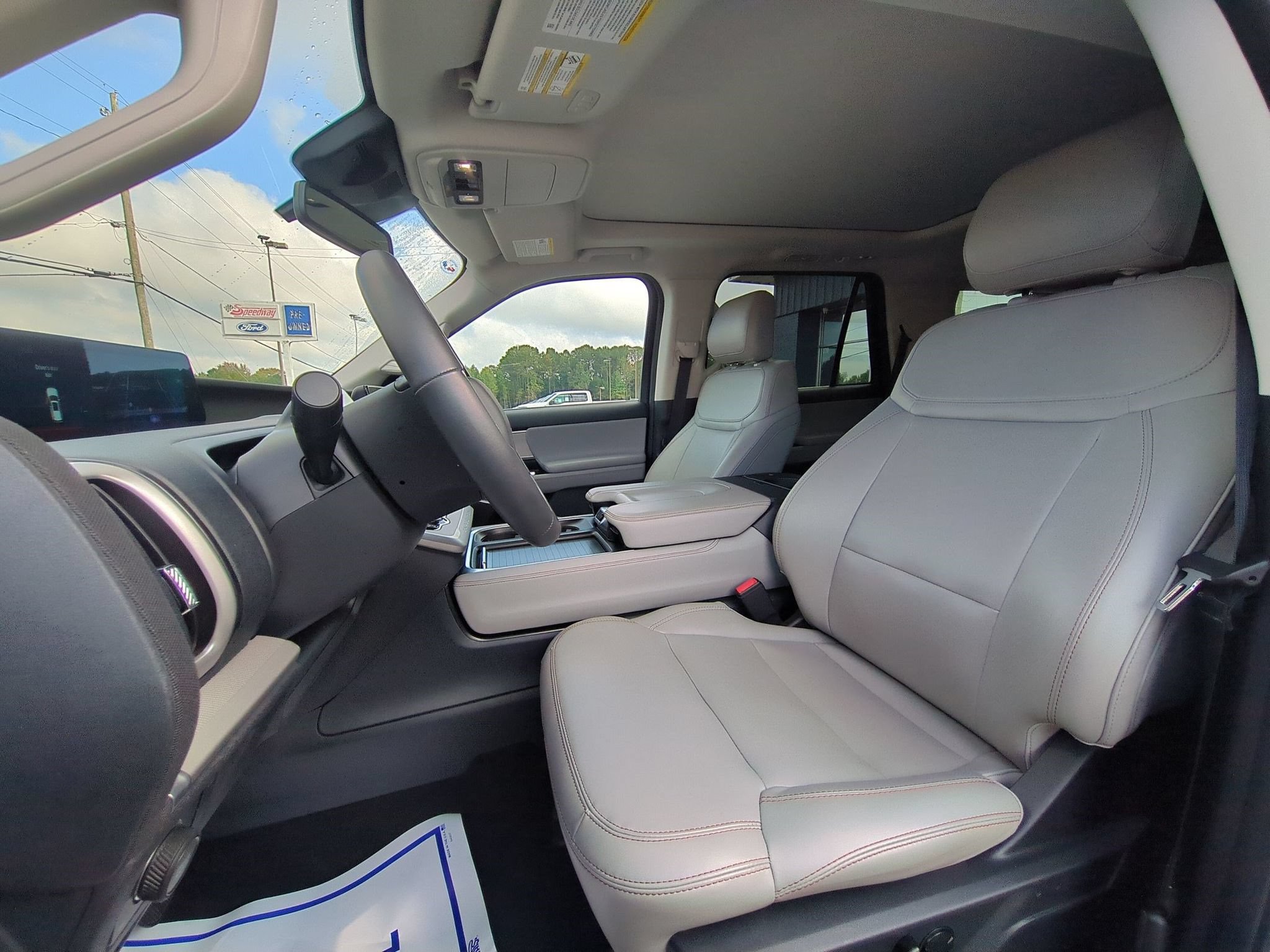 Certified 2025 Ford Expedition Active AWD/4WD image 25