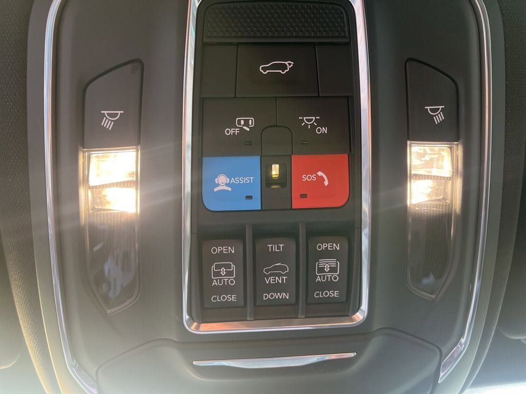 Used 2023 Jeep Wagoneer L Series III w/ Premium Group I AWD/4WD image 37