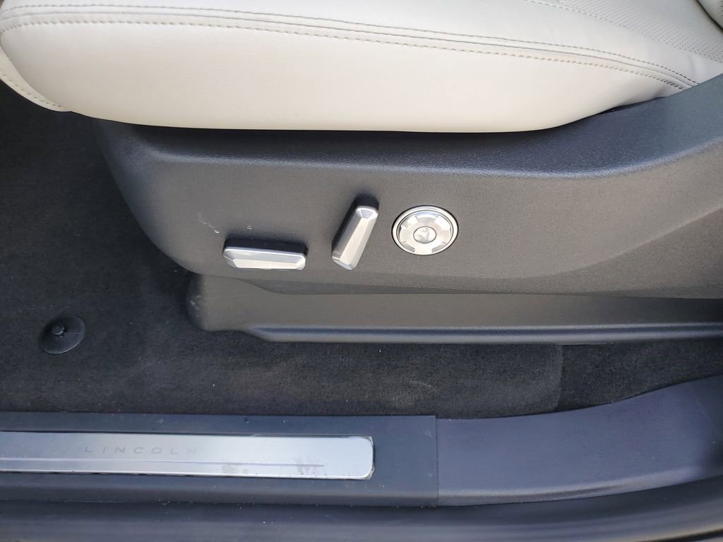New 2026 Lincoln Navigator Premier AWD/4WD image 23