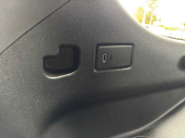 Used 2025 Chevrolet Tahoe Z71 image 36