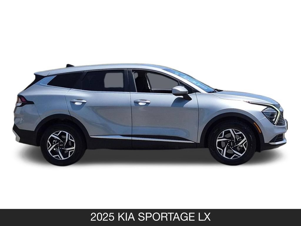 Used 2025 Kia Sportage LX FWD image 6