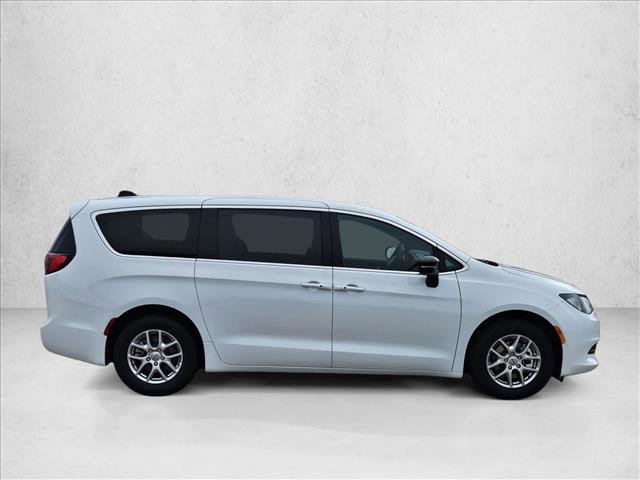 New 2025 Chrysler Voyager LX FWD image 4