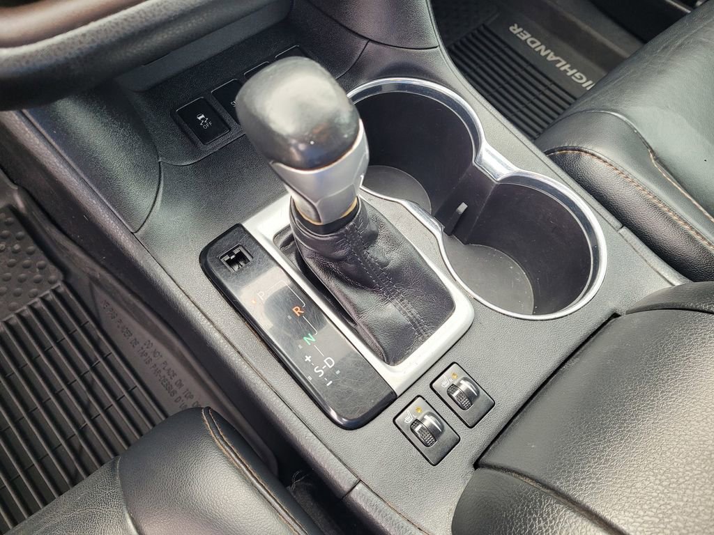 Used 2019 Toyota Highlander XLE image 18