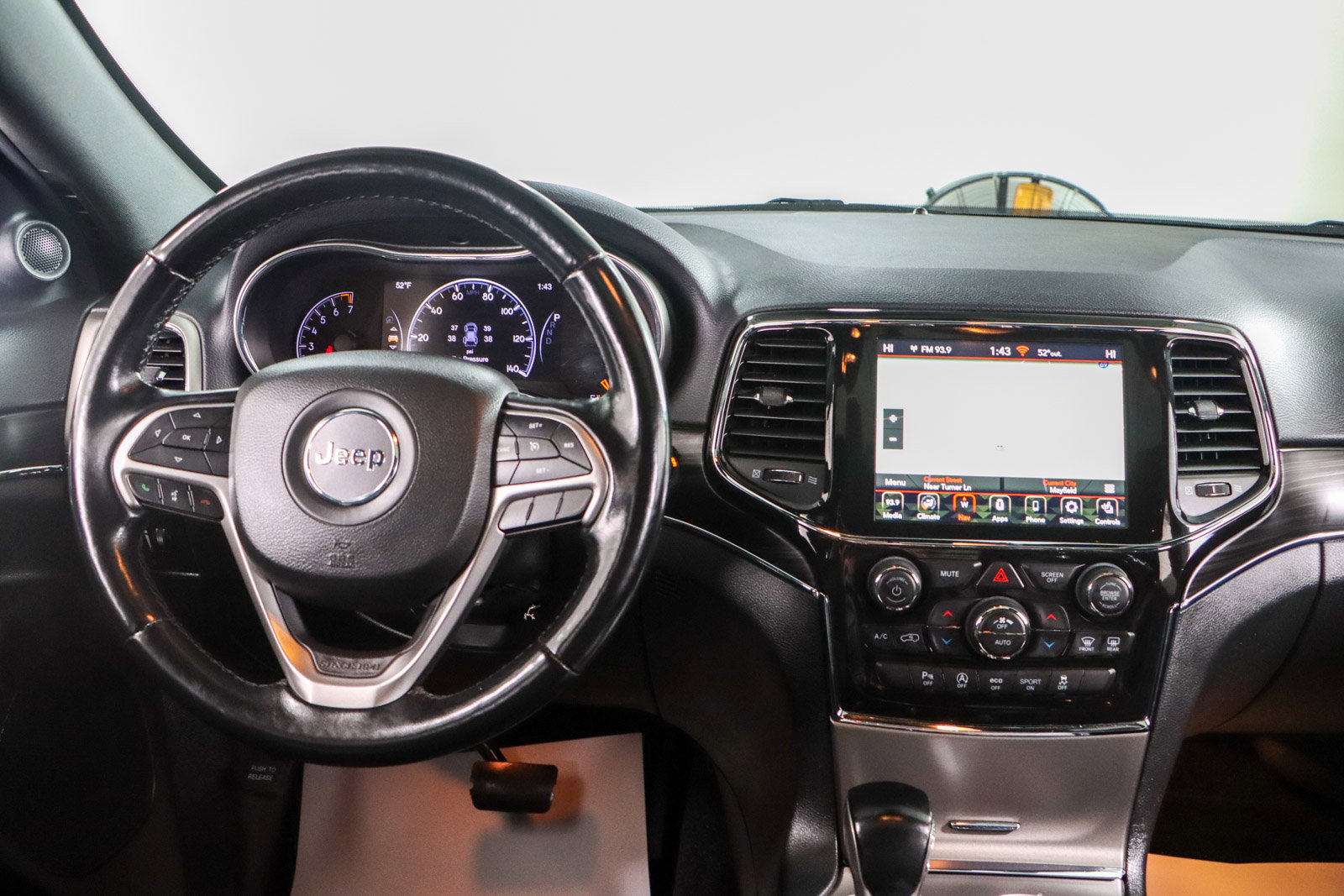 Used 2022 Jeep Grand Cherokee Limited image 17