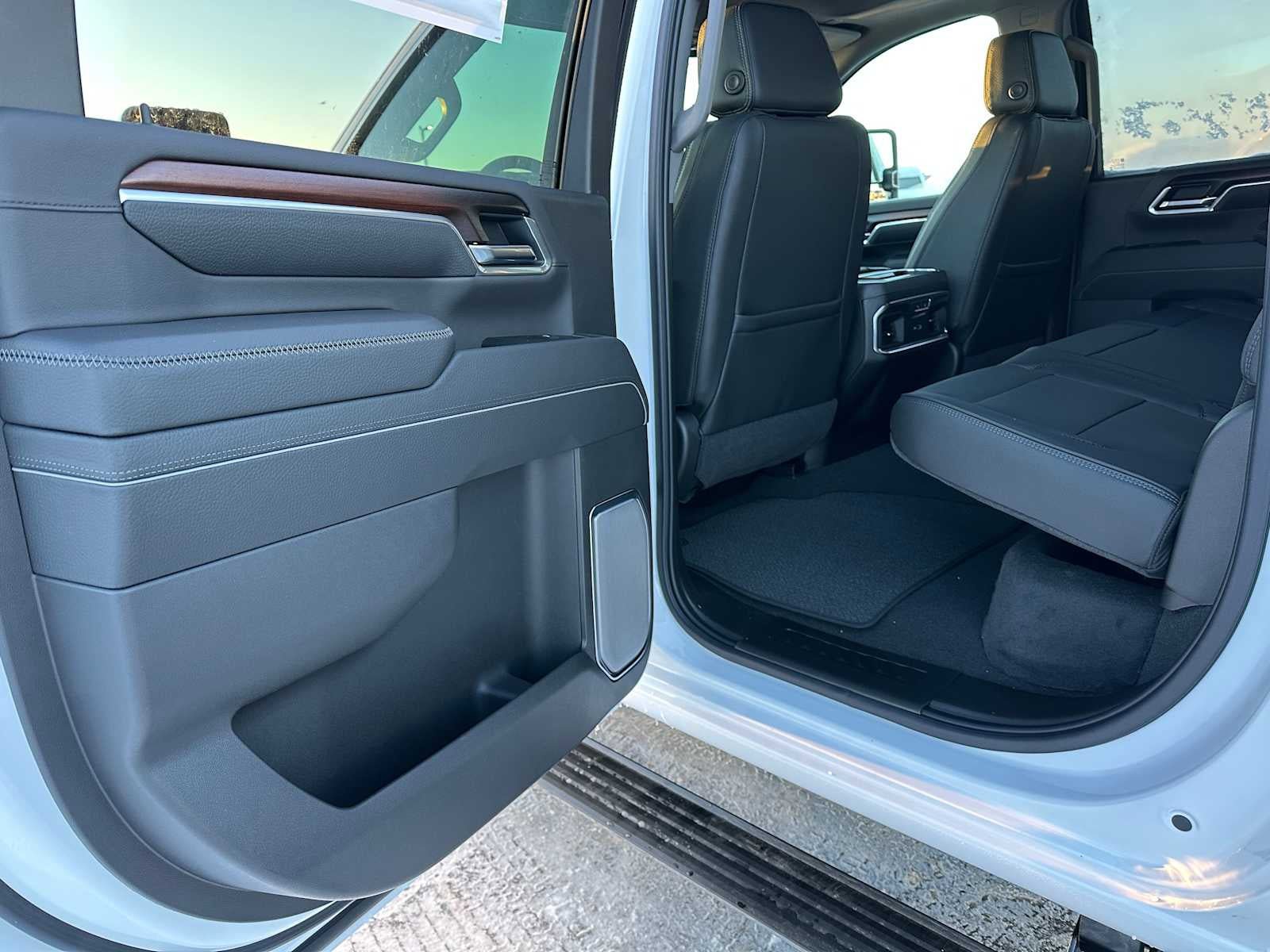 New 2026 GMC Sierra 2500 Denali w/ Denali Reserve Package image 15