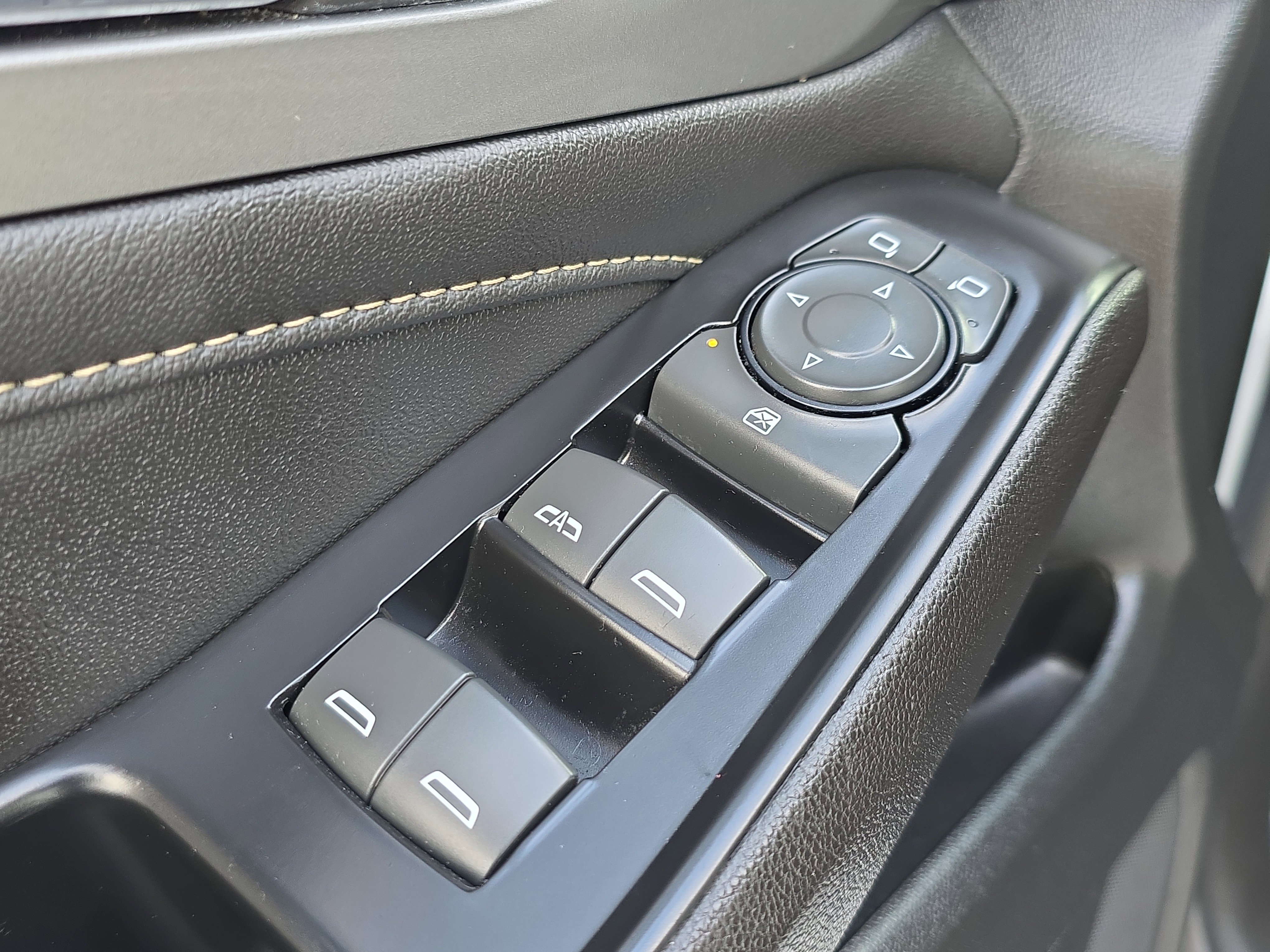 Used 2023 Chevrolet Traverse LT FWD image 21