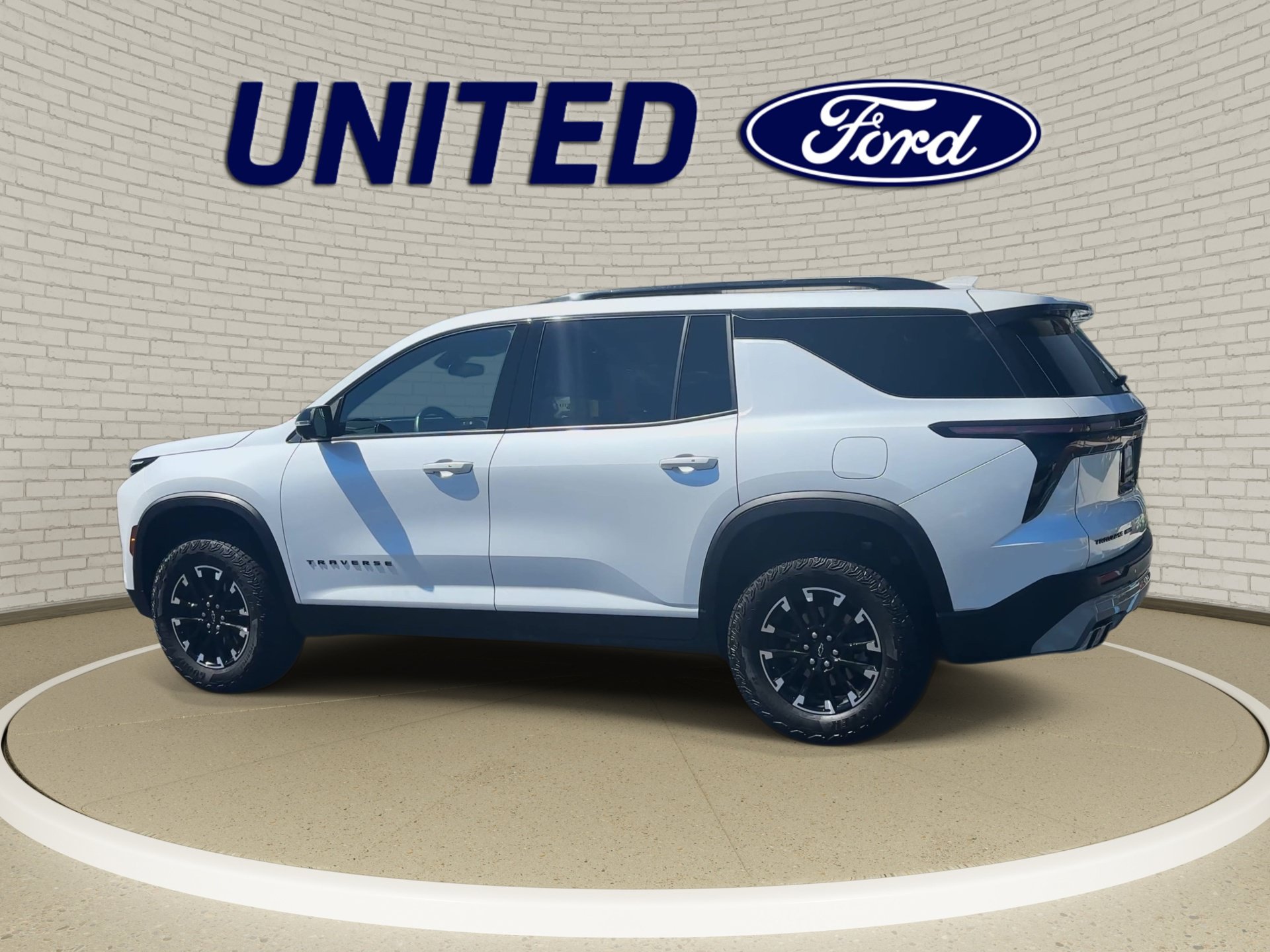 Used 2024 Chevrolet Traverse Z71 w/ LPO, Floor Liner Package AWD/4WD image 7
