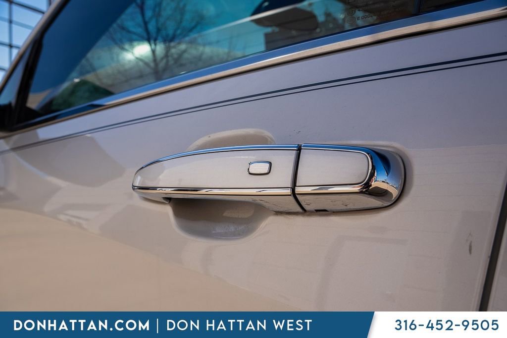 Used 2025 Volkswagen Atlas SE image 34