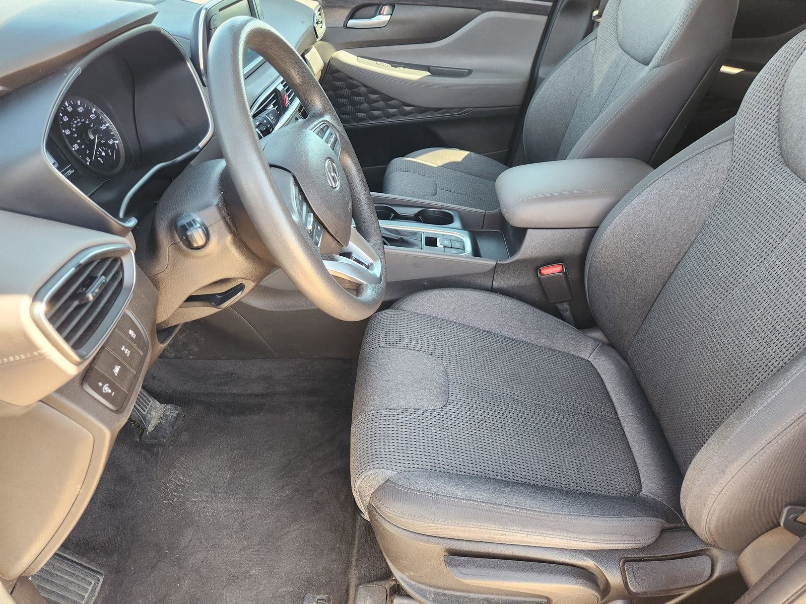 Used 2020 Hyundai Santa Fe SE image 16