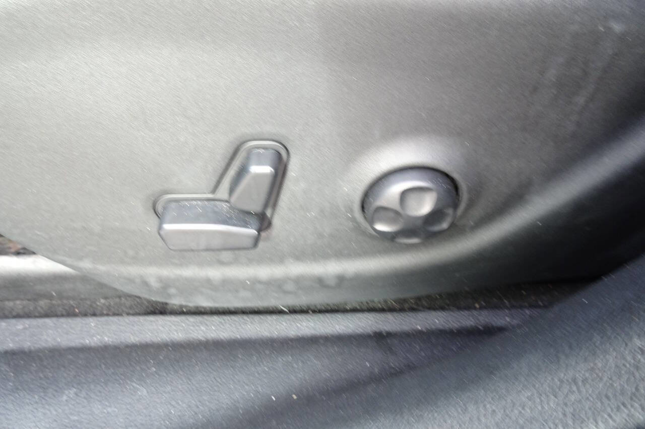 Used 2020 Jeep Cherokee Latitude Plus image 13