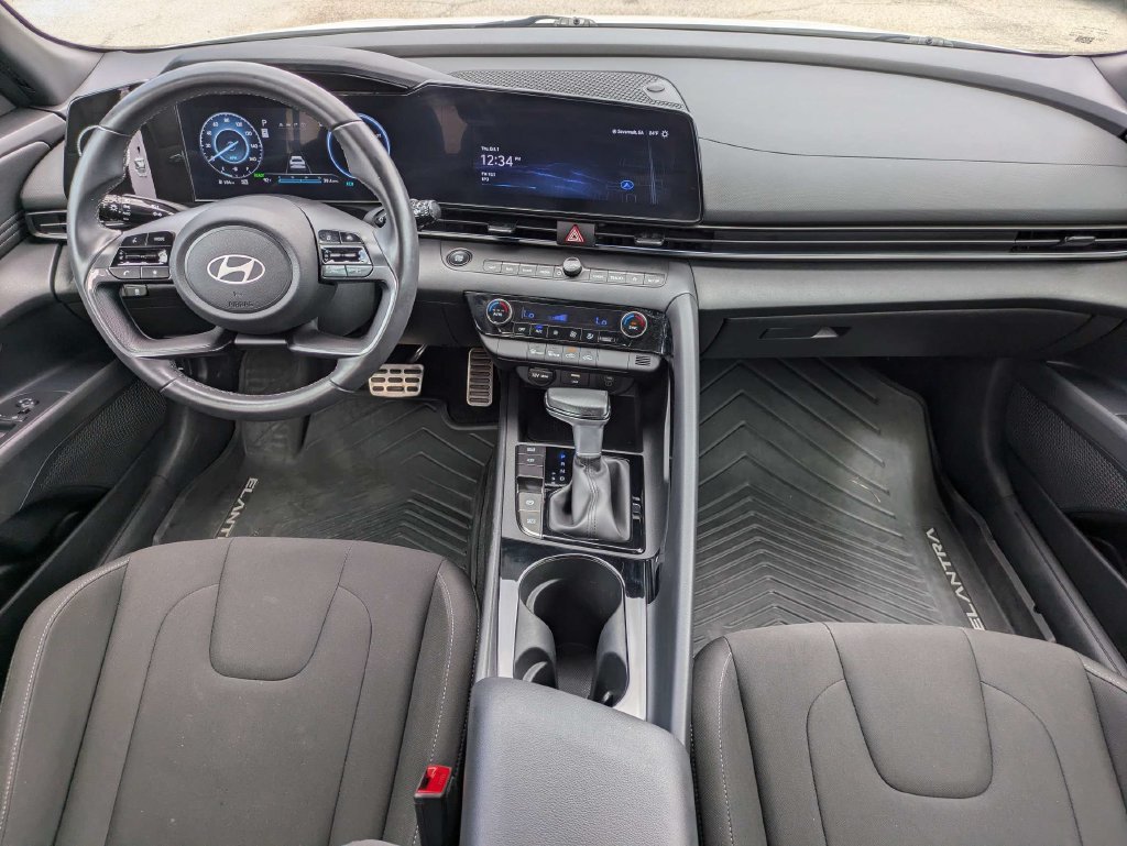 Used 2025 Hyundai Elantra SEL FWD image 14