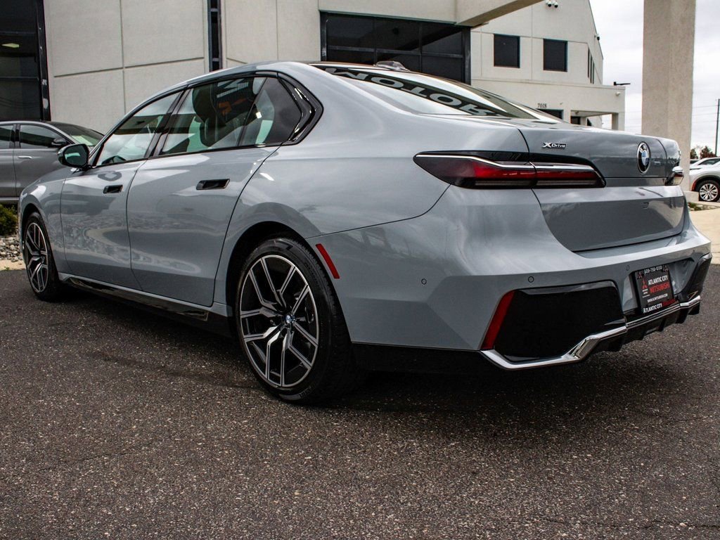 Used 2025 BMW 740i xDrive image 4