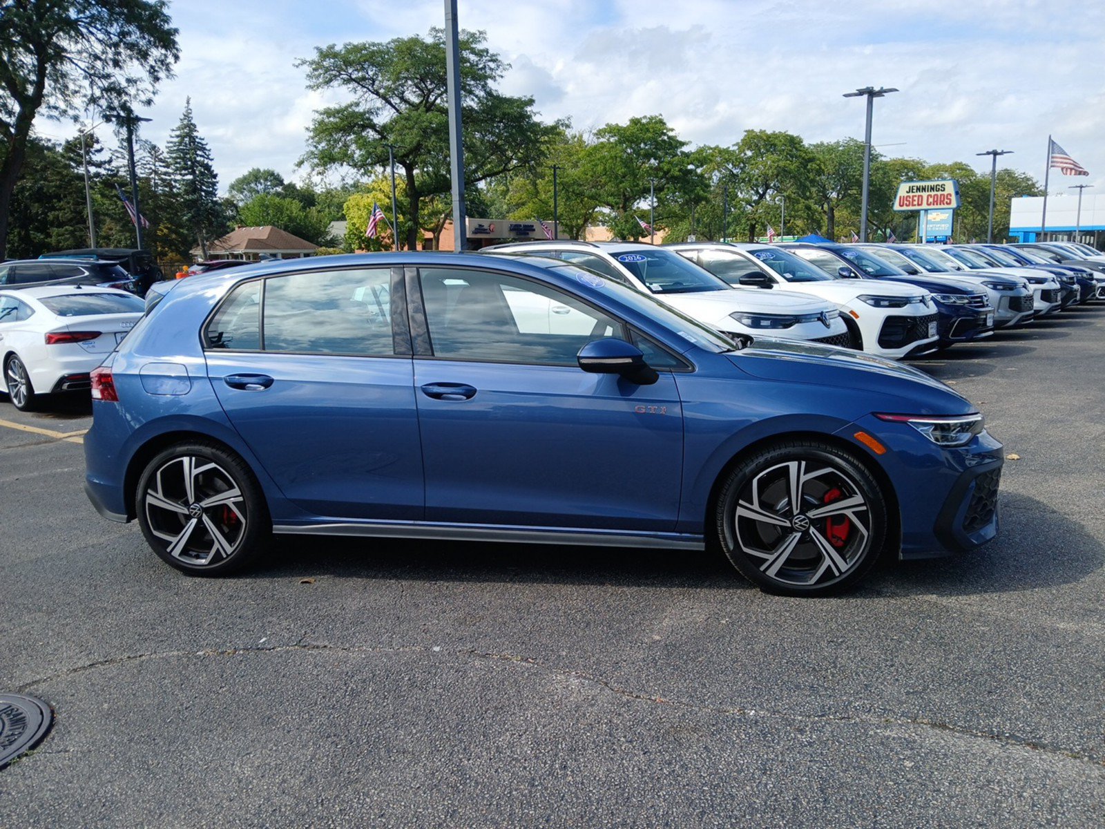 Used 2025 Volkswagen GTI SE FWD image 3