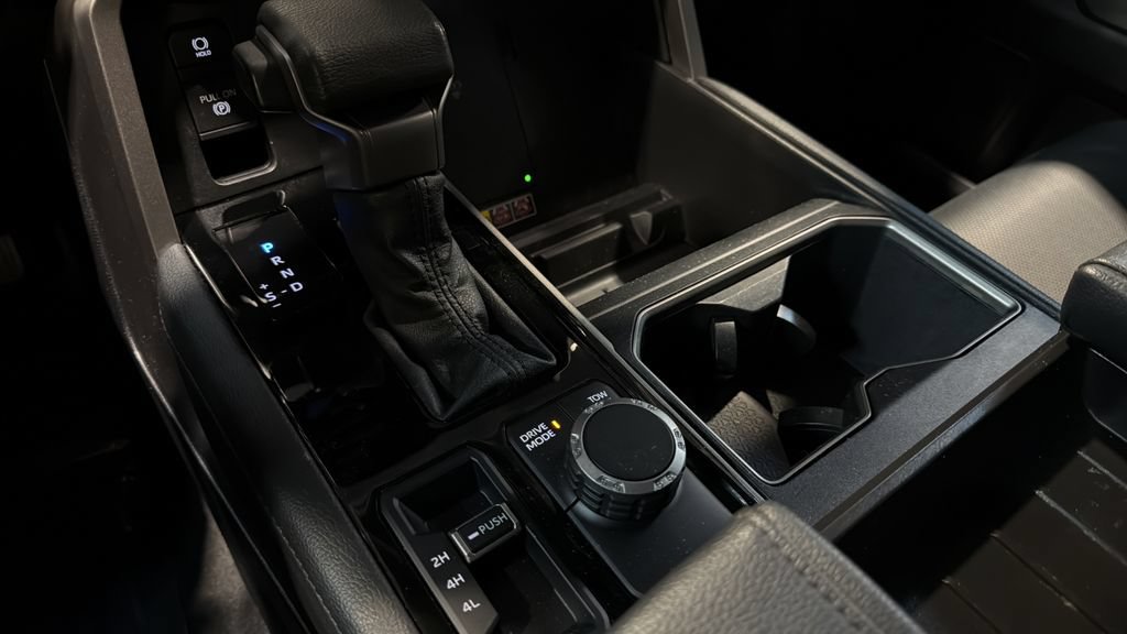 Used 2025 Toyota Tundra Limited AWD/4WD image 29