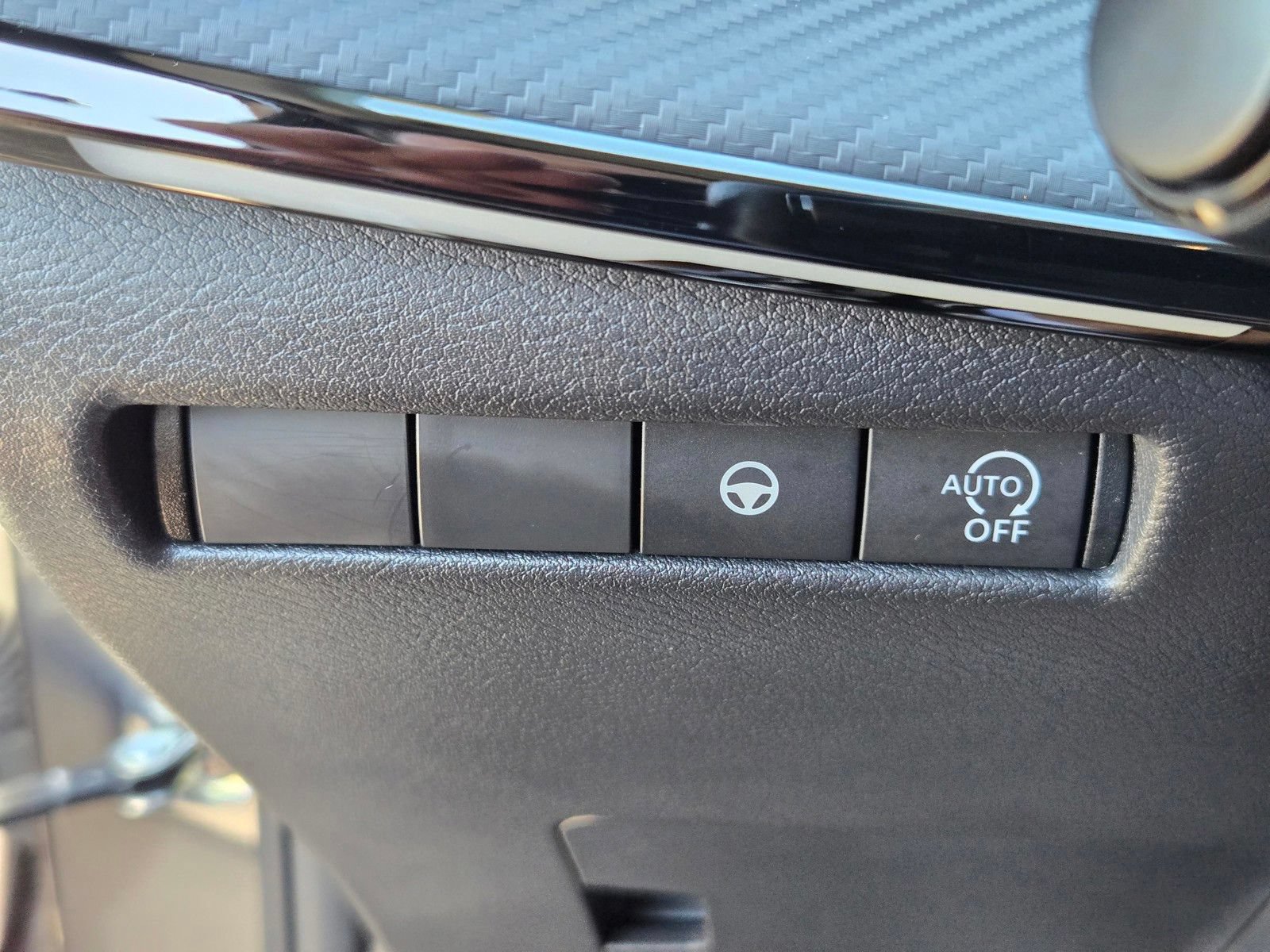 Used 2025 Nissan Kicks SR FWD image 28