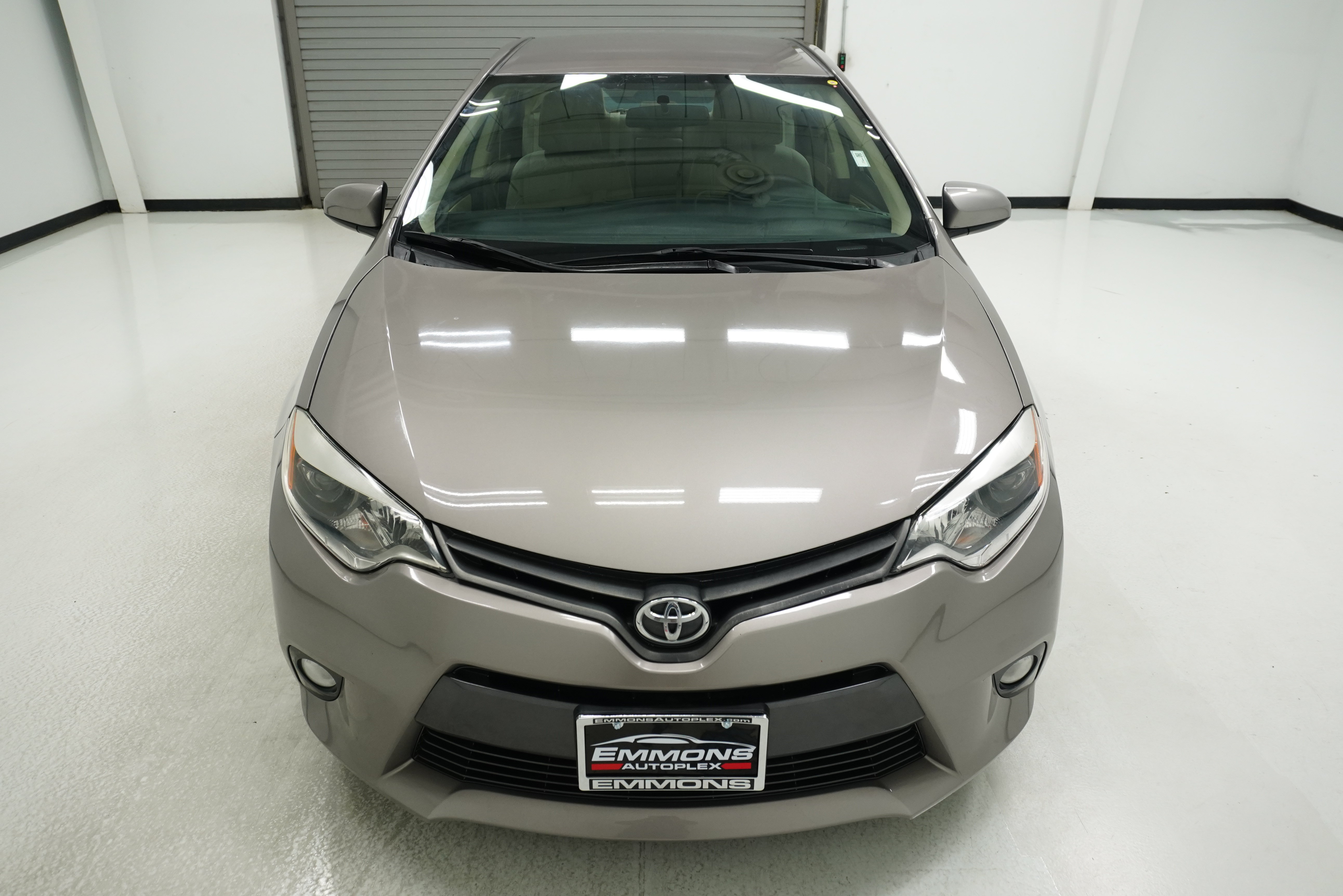 Used 2015 Toyota Corolla LE FWD image 2