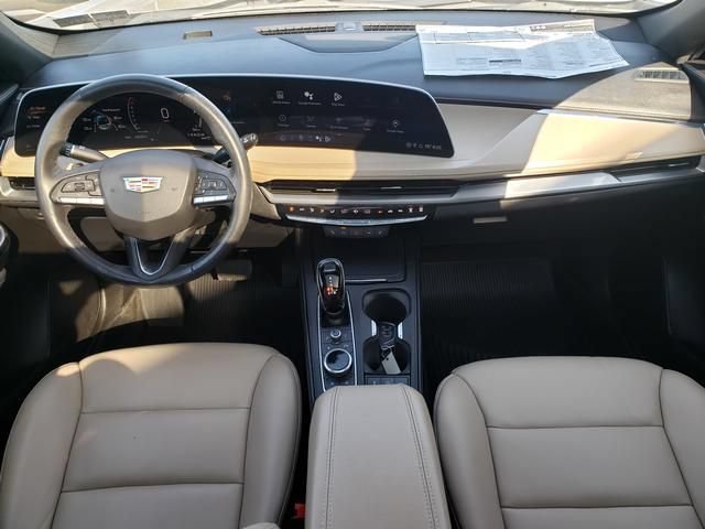 Used 2024 Cadillac XT4 Luxury w/ Cold Weather Package AWD/4WD image 15