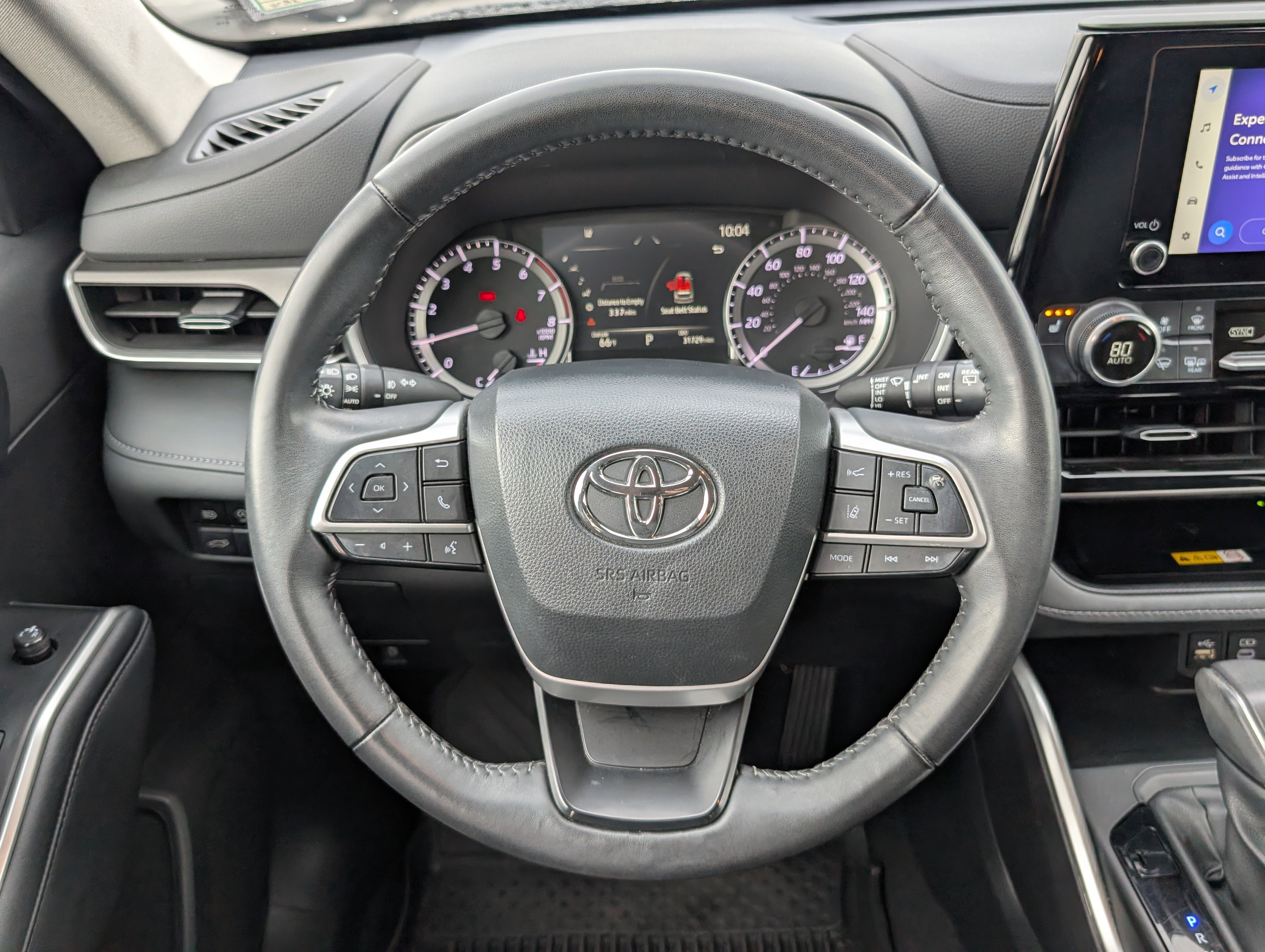Used 2023 Toyota Highlander XLE FWD image 14