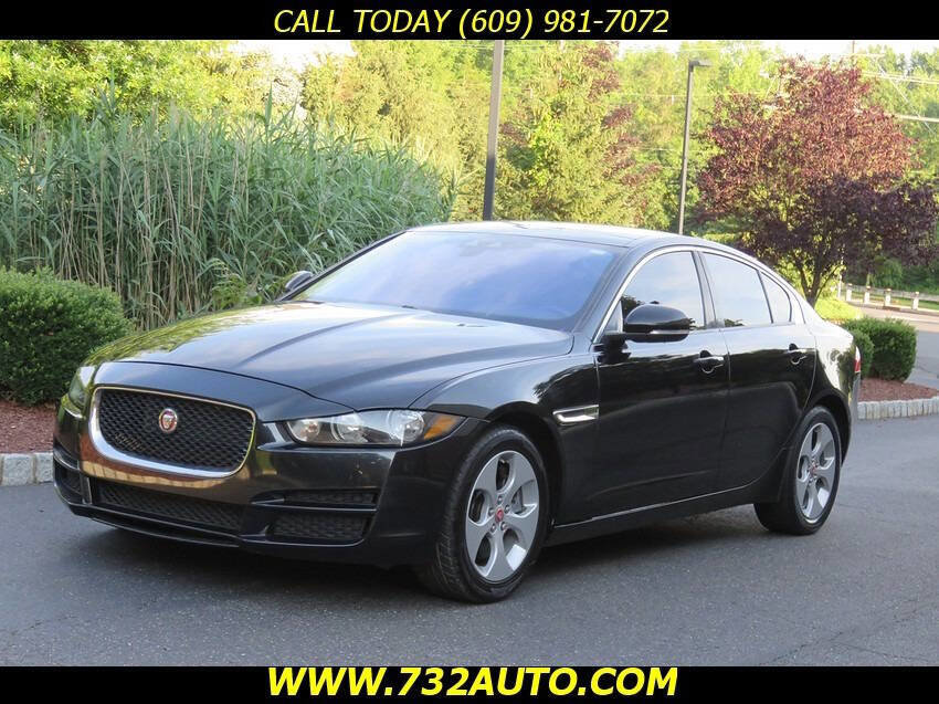 Used 2017 Jaguar XE image 1