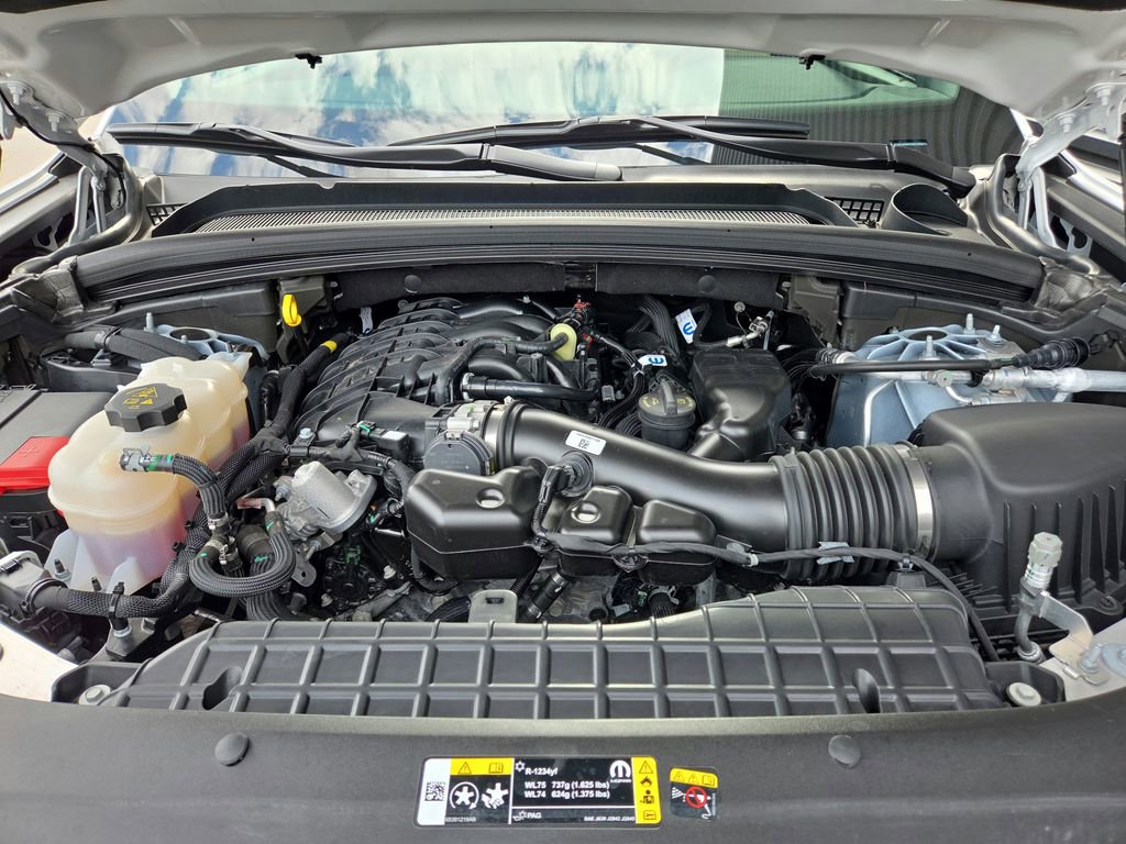 Used 2025 Jeep Grand Cherokee Limited AWD/4WD image 32