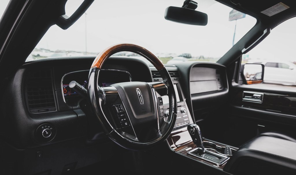 Used 2017 Lincoln Navigator Select image 2