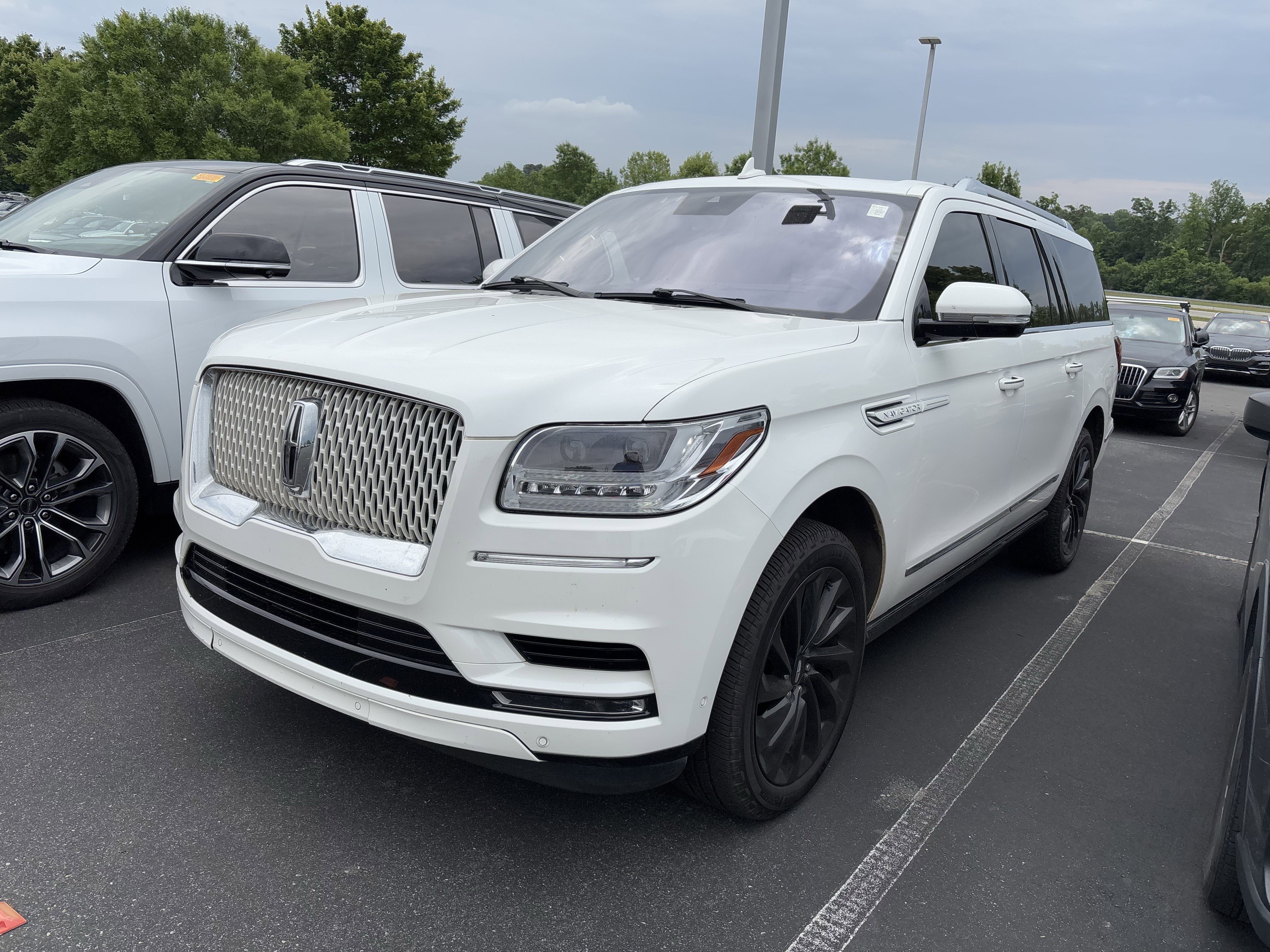 Used 2020 Lincoln Navigator L Reserve w/ Equipment Group 208A Reserve AWD/4WD image 12
