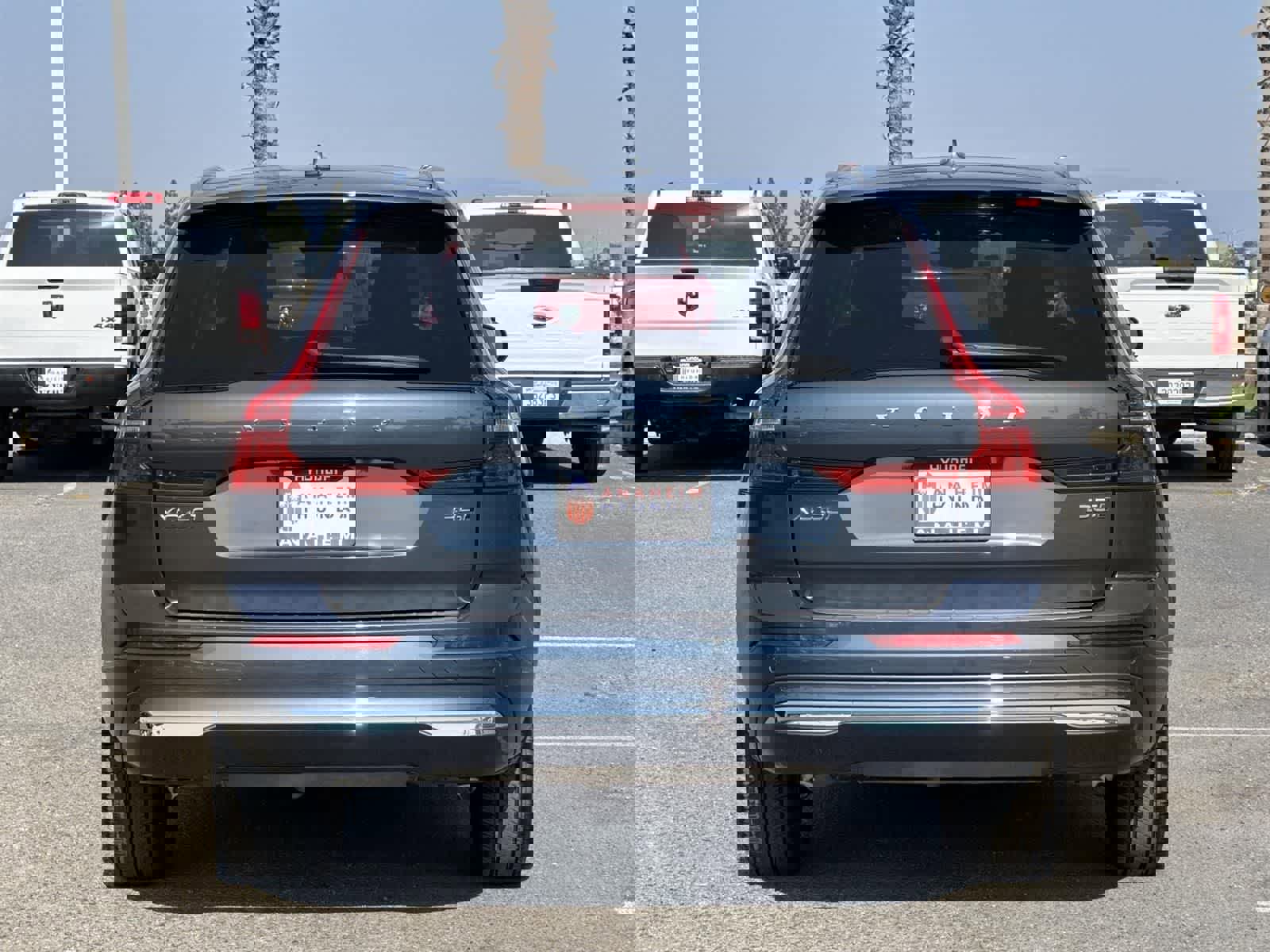 Used 2023 Volvo XC60 B5 Plus image 4