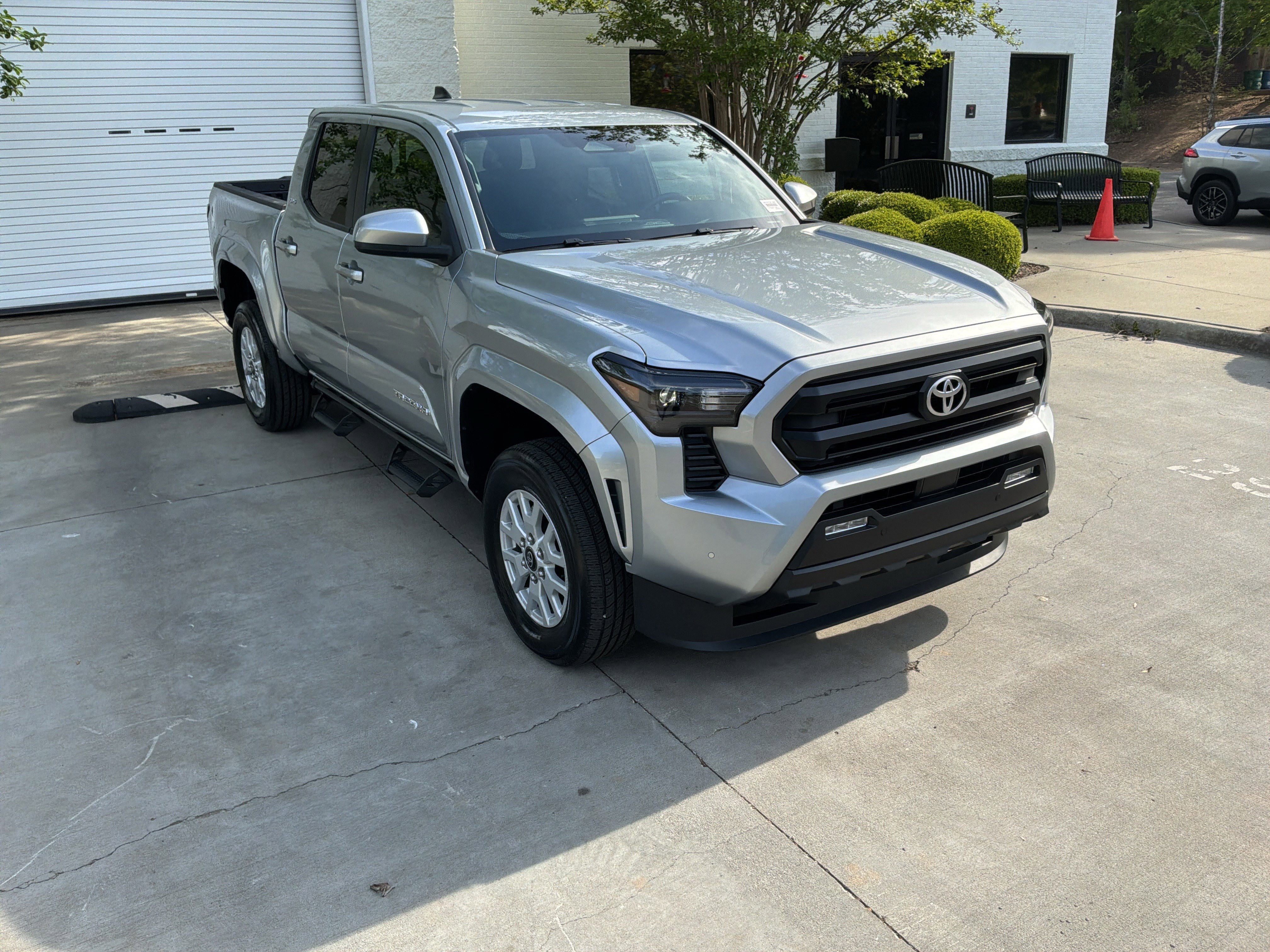 Used 2024 Toyota Tacoma SR5 AWD/4WD image 2