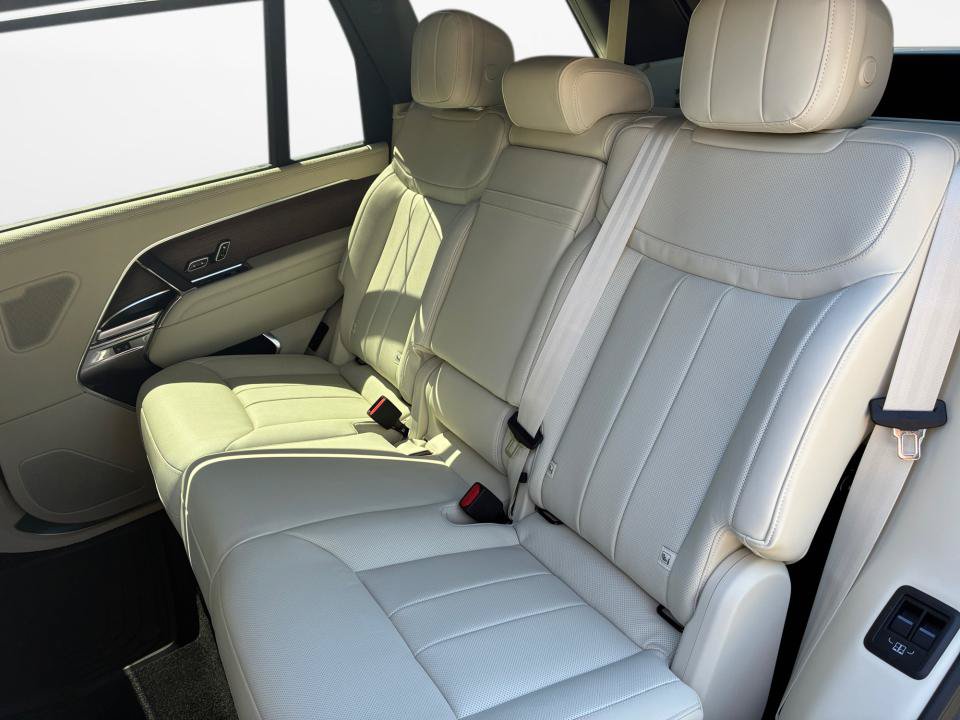 New 2027 Land Rover Range Rover Long Wheelbase SE AWD/4WD image 12