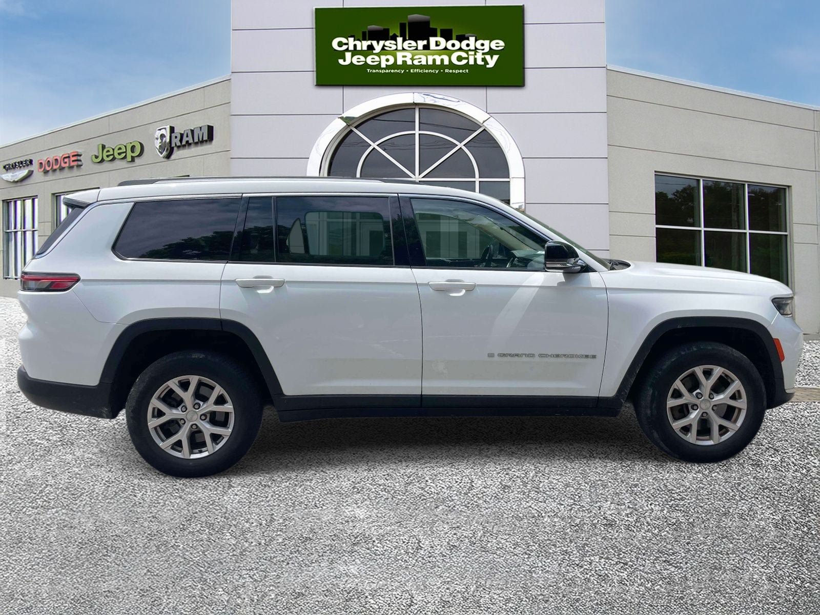 Used 2022 Jeep Grand Cherokee L Limited AWD/4WD image 5