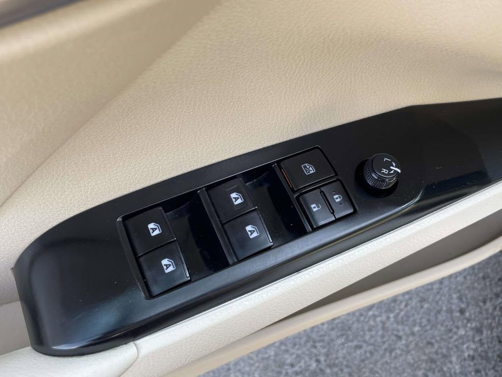 Used 2018 Toyota Camry LE w/ Convenience Package FWD image 21