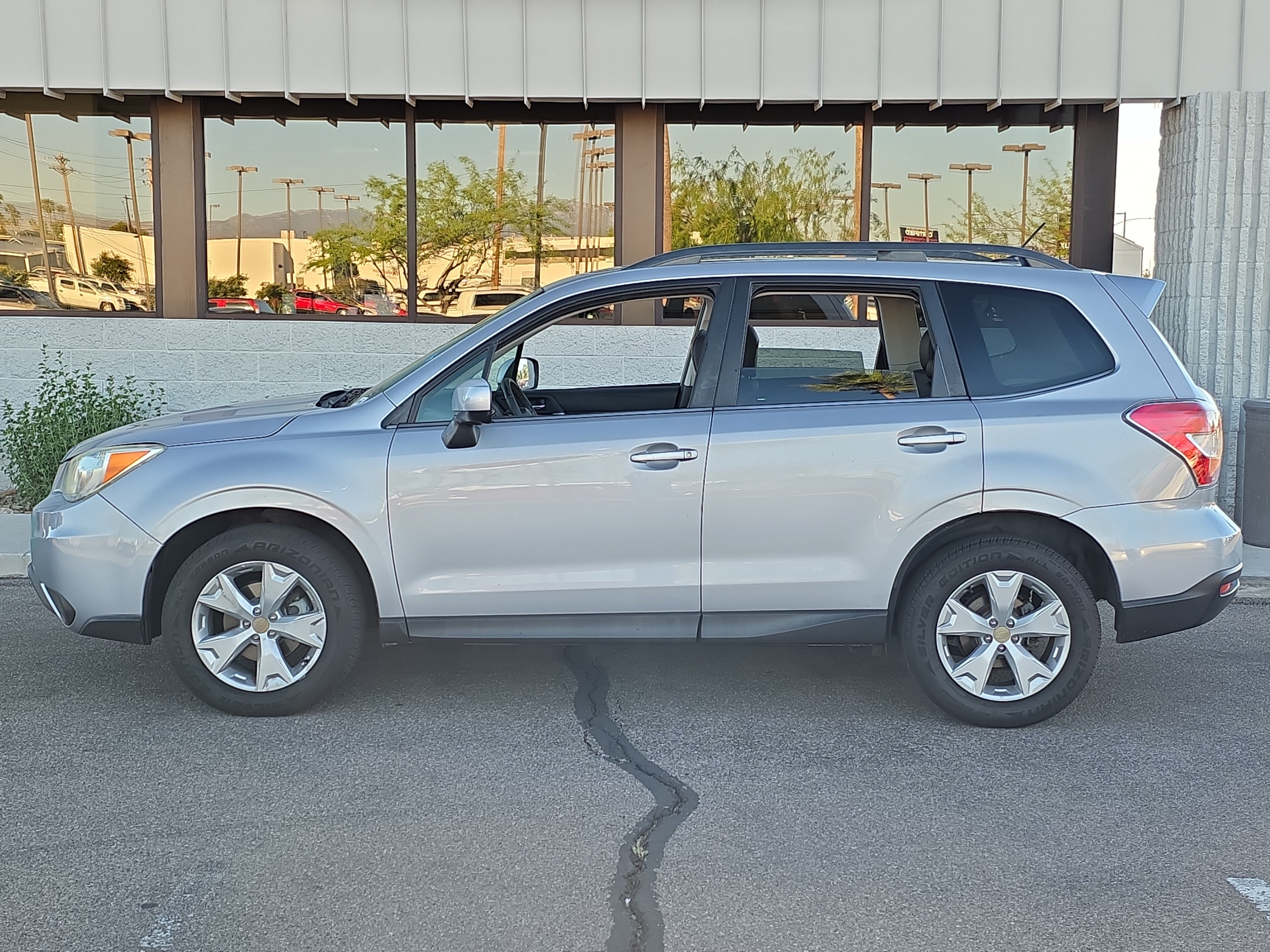 Used 2015 Subaru Forester 2.5i Limited AWD/4WD image 4