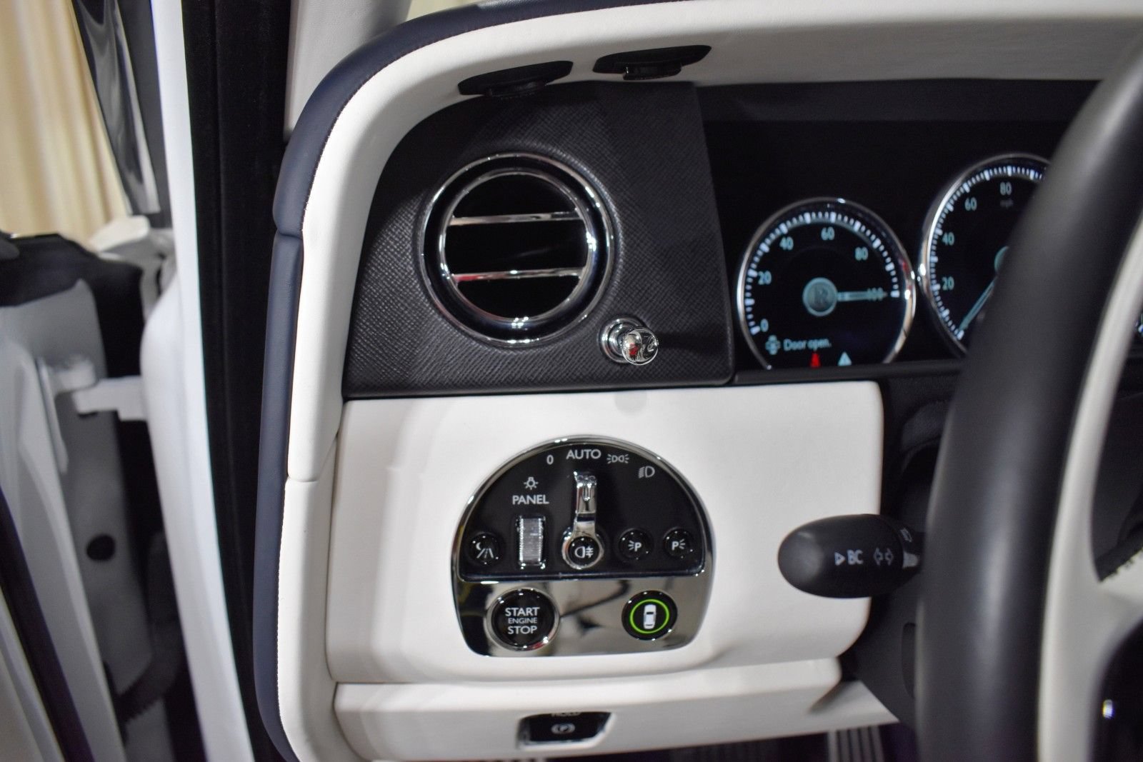 Certified 2024 Rolls-Royce Cullinan AWD/4WD image 20
