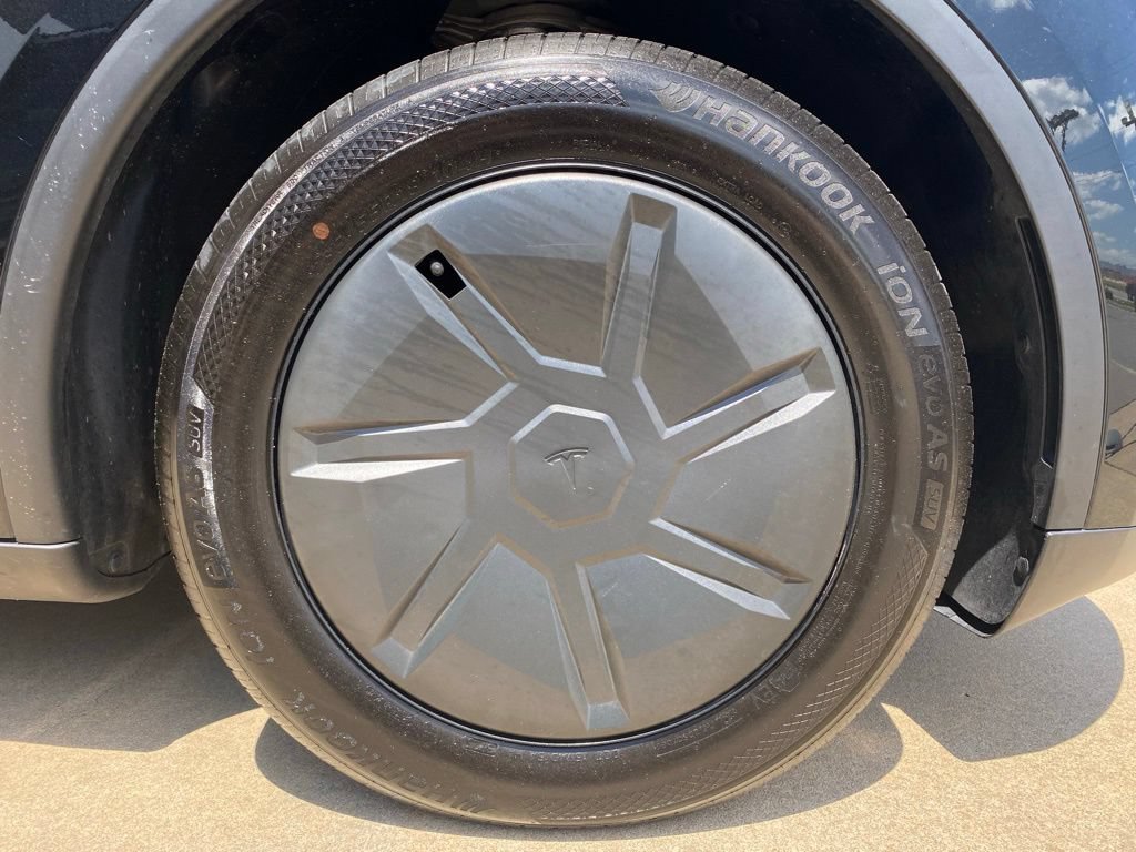 Used 2026 Tesla Model Y 2WD image 37