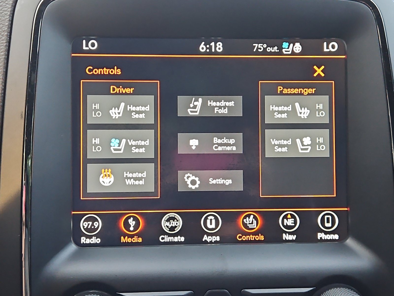 Used 2018 Dodge Durango R/T w/ Technology Group AWD/4WD image 24