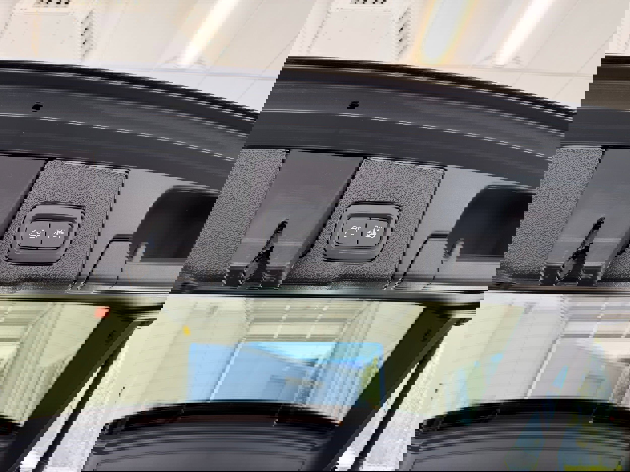 Certified 2025 Volvo XC60 B5 Core image 26