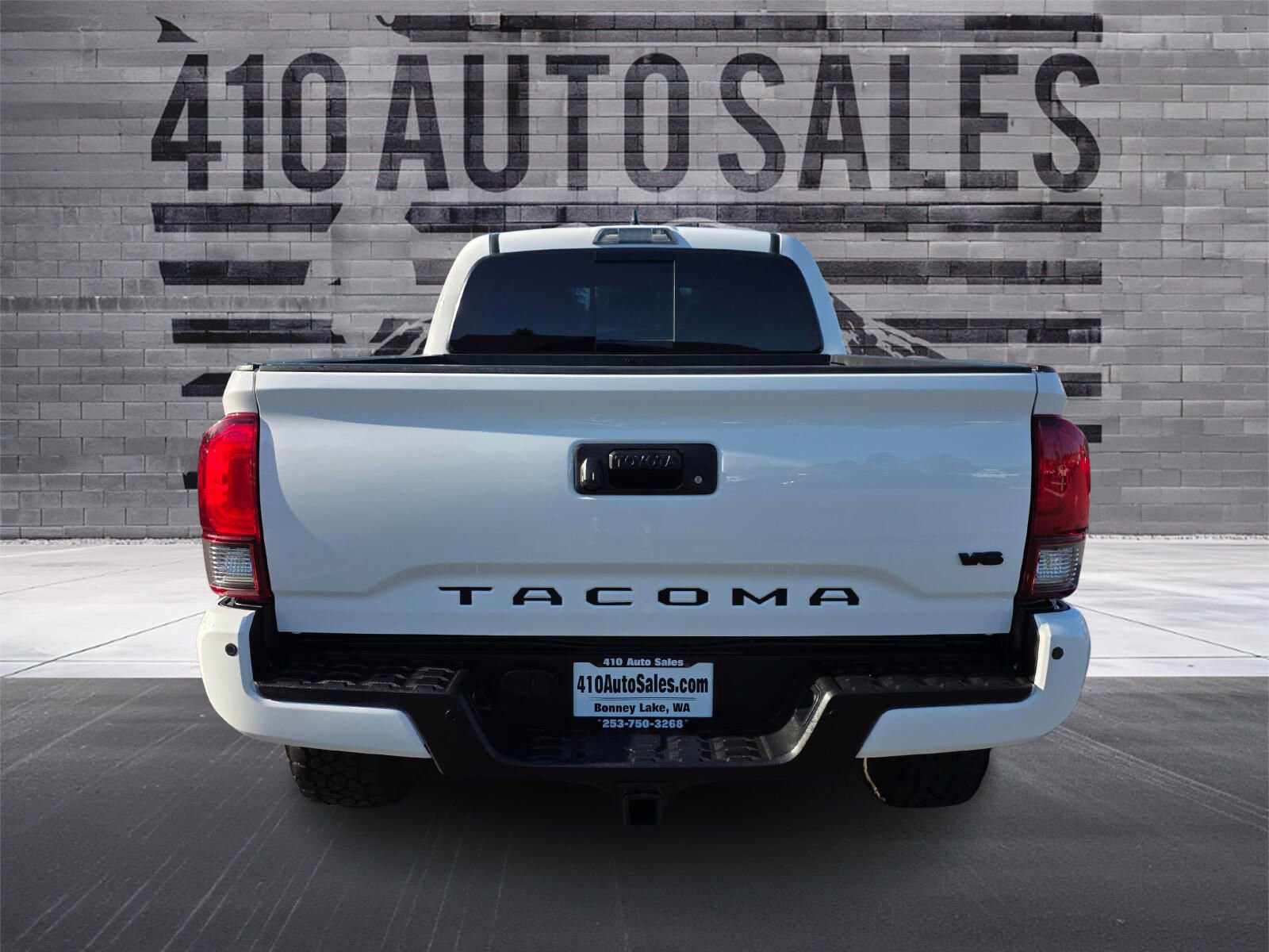 Used 2018 Toyota Tacoma TRD Off-Road w/ Technology Package AWD/4WD image 4