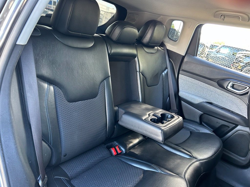 Used 2022 Jeep Compass Latitude FWD image 40